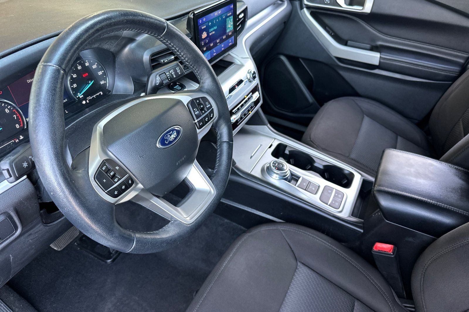 Certified 2022 Ford Explorer XLT image 4