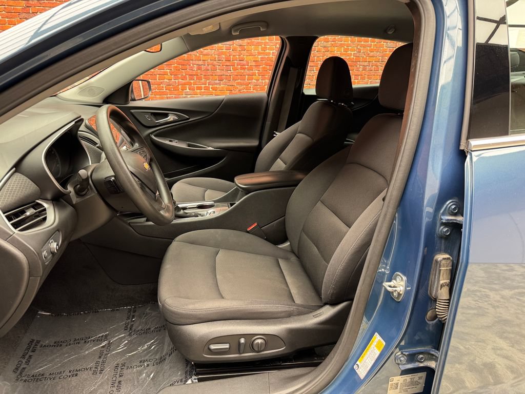 Used 2025 Chevrolet Malibu LT FWD image 19