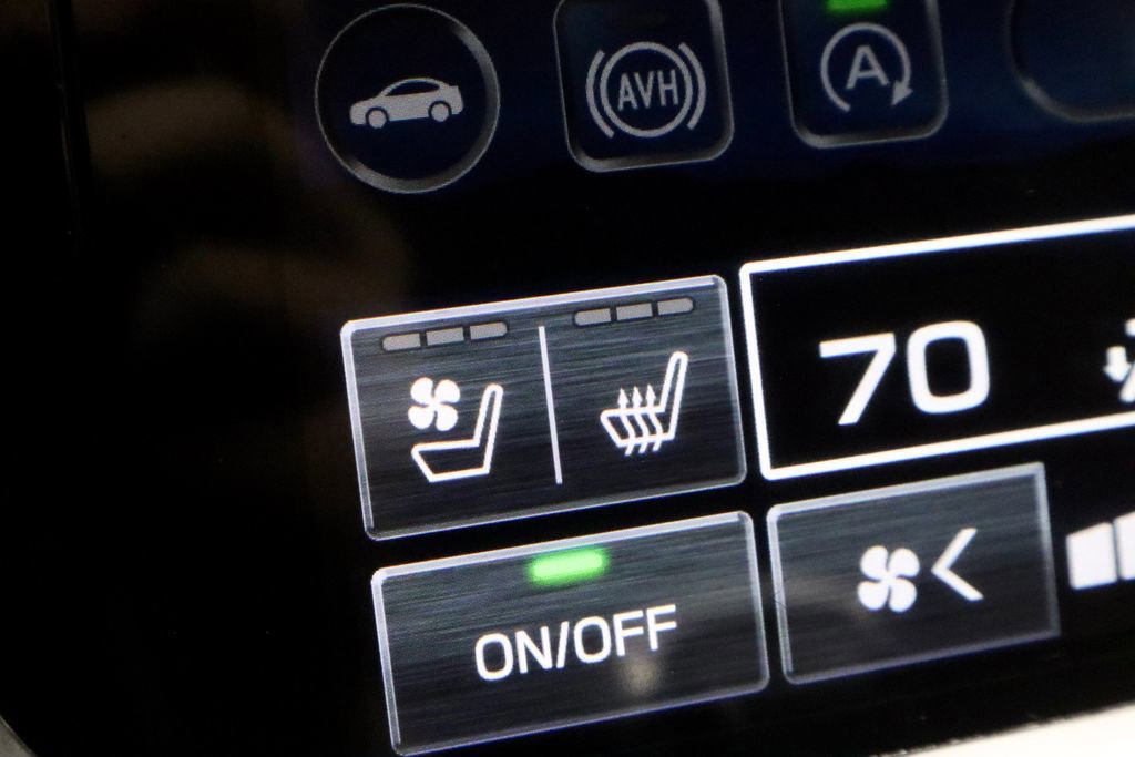 Used 2023 Subaru Outback Touring XT AWD/4WD image 12