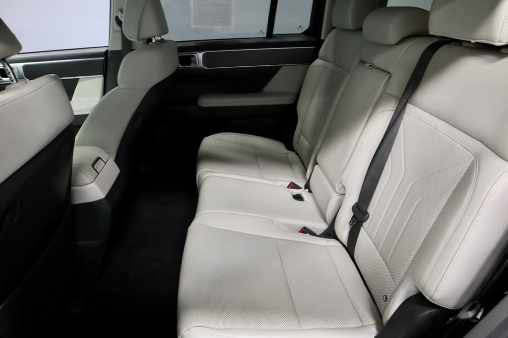 Used 2025 Hyundai Santa Fe SEL AWD/4WD image 22
