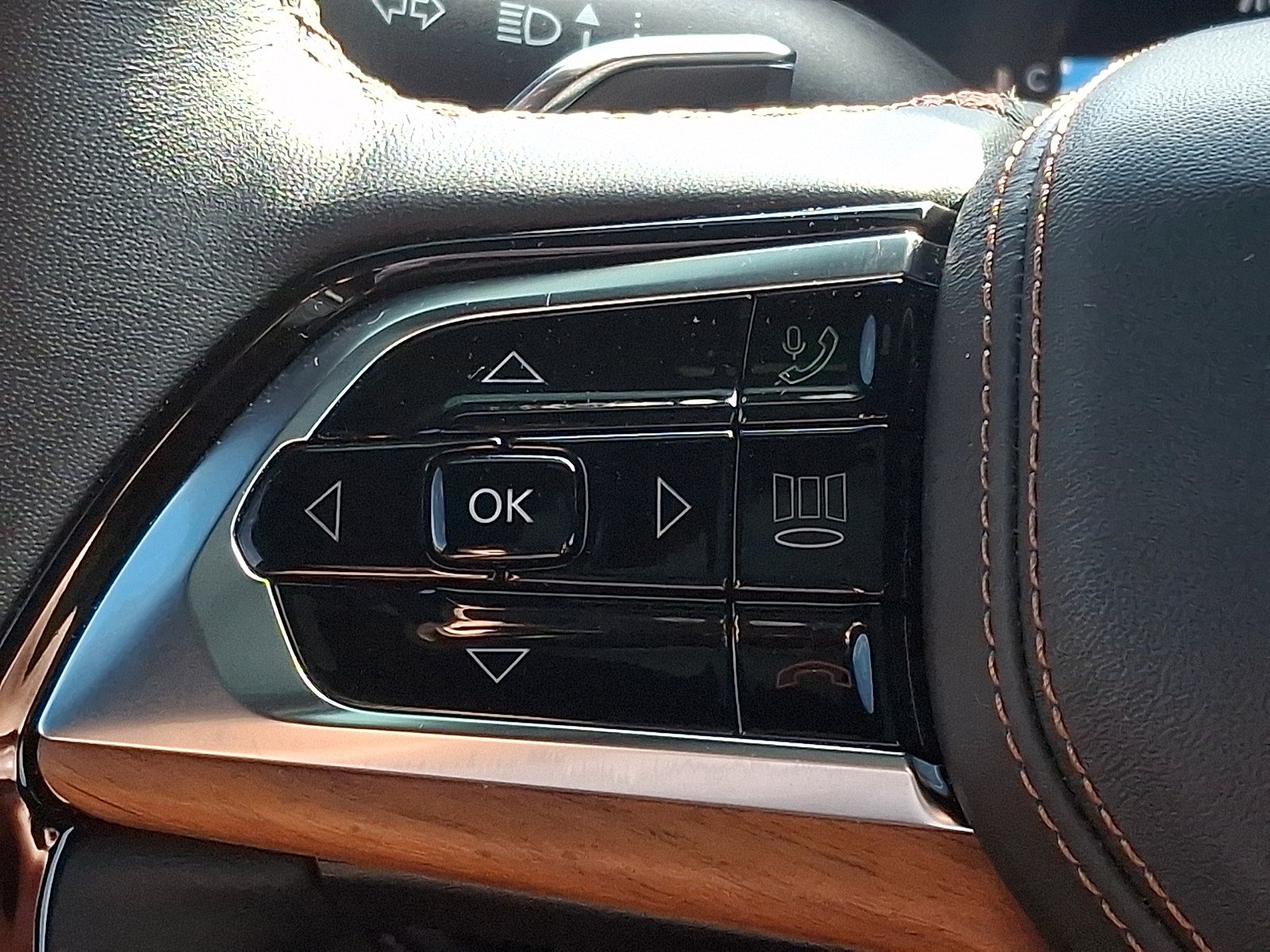 Used 2023 Jeep Grand Cherokee L Summit AWD/4WD image 20