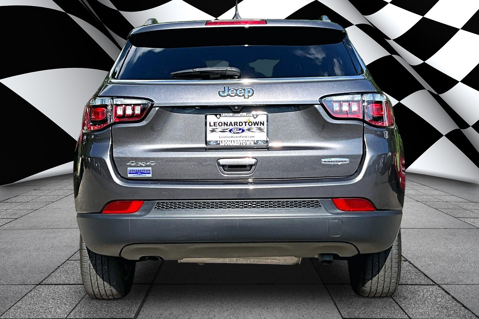 Used 2023 Jeep Compass Latitude AWD/4WD image 4