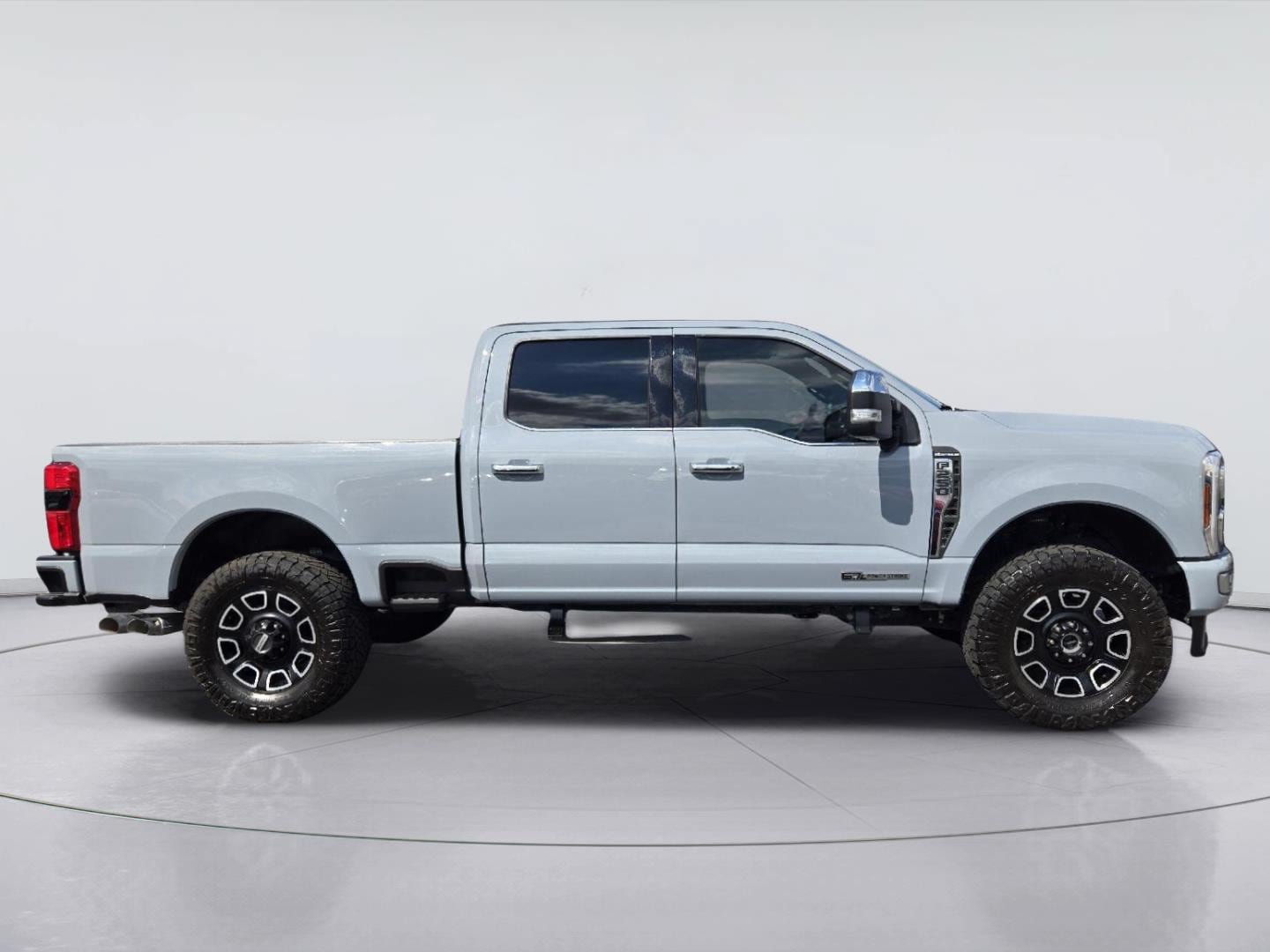 Certified 2024 Ford F250 Platinum w/ FX4 Off-Road Package AWD/4WD image 4