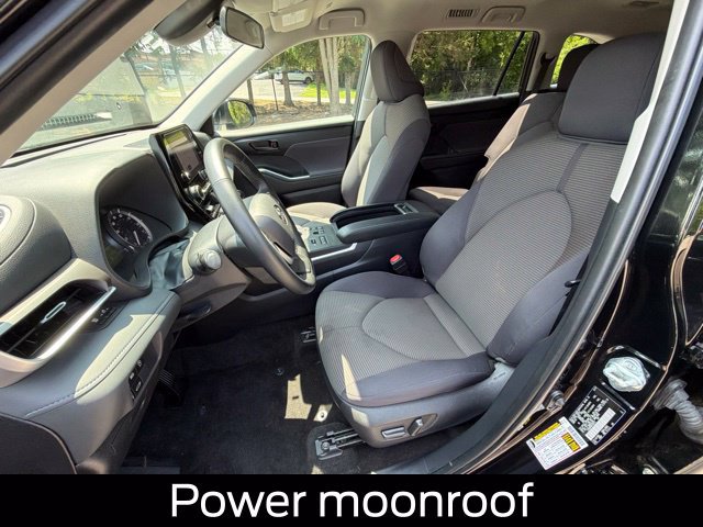 Used 2023 Toyota Highlander LE AWD/4WD image 30