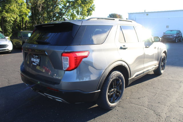 Certified 2021 Ford Explorer XLT w/ Equipment Group 202A AWD/4WD image 13