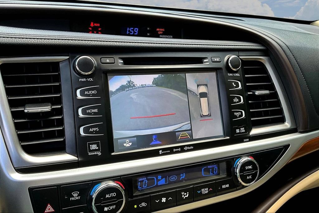 Used 2019 Toyota Highlander Limited Platinum AWD/4WD image 16