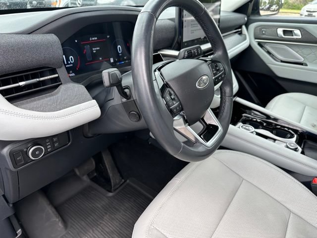 Certified 2025 Ford Explorer Platinum w/ Ultimate Package AWD/4WD image 28