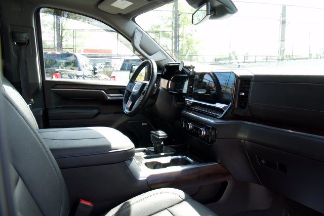Used 2024 GMC Sierra 1500 SLT w/ SLT Convenience Package AWD/4WD image 30