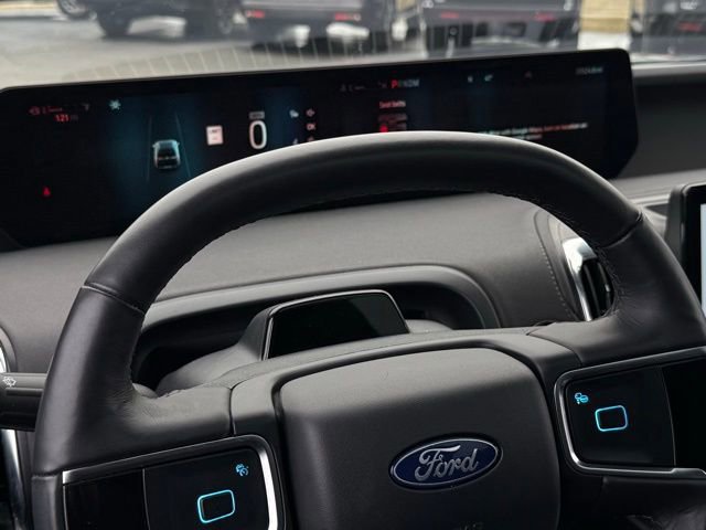 Certified 2025 Ford Expedition Platinum image 26