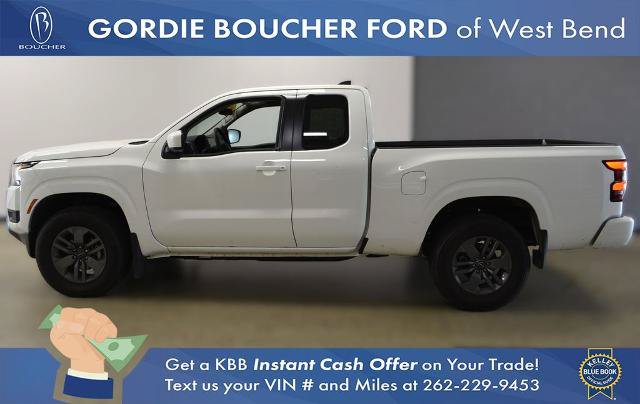 Used 2025 Nissan Frontier SV AWD/4WD image 2