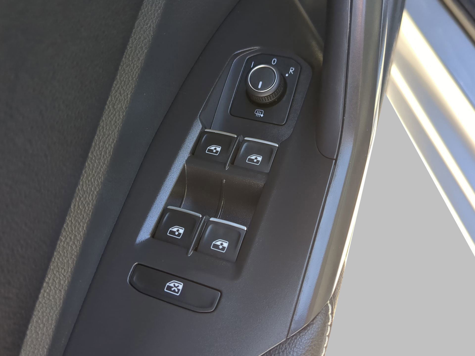 Used 2024 Volkswagen Jetta SE image 46