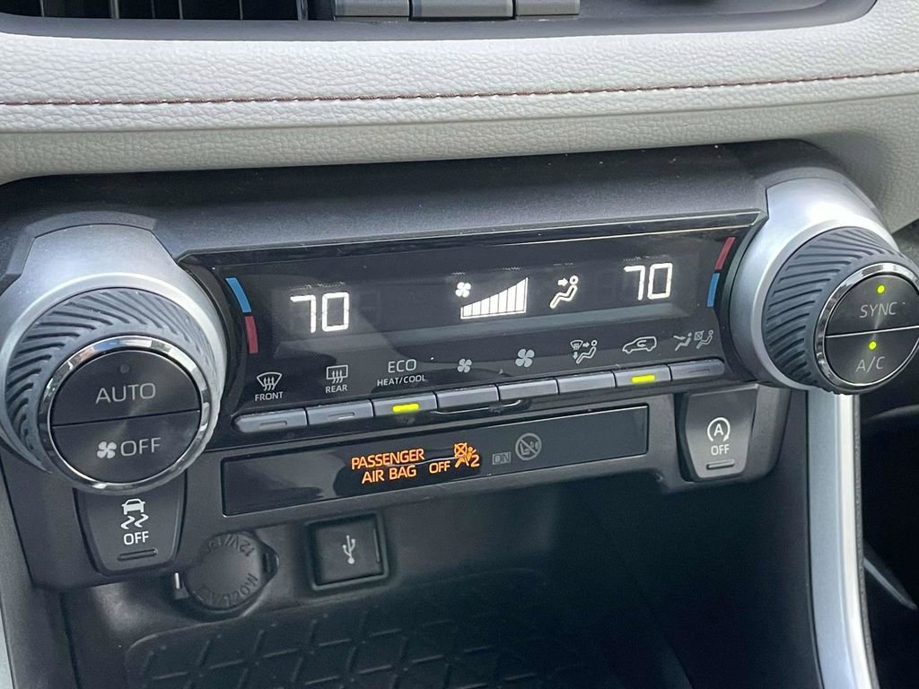 Used 2020 Toyota RAV4 XLE Premium image 28