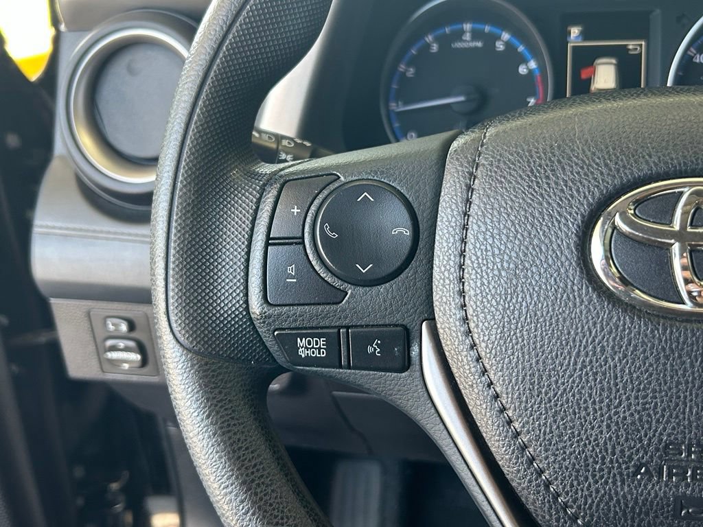 Used 2018 Toyota RAV4 LE FWD image 36