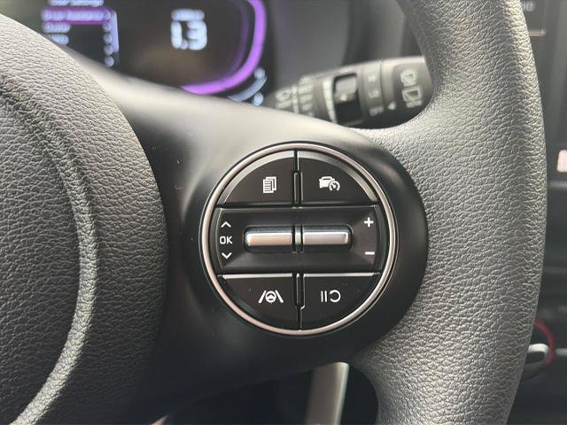 Used 2025 Kia Soul LX w/ LX Technology Package FWD image 31