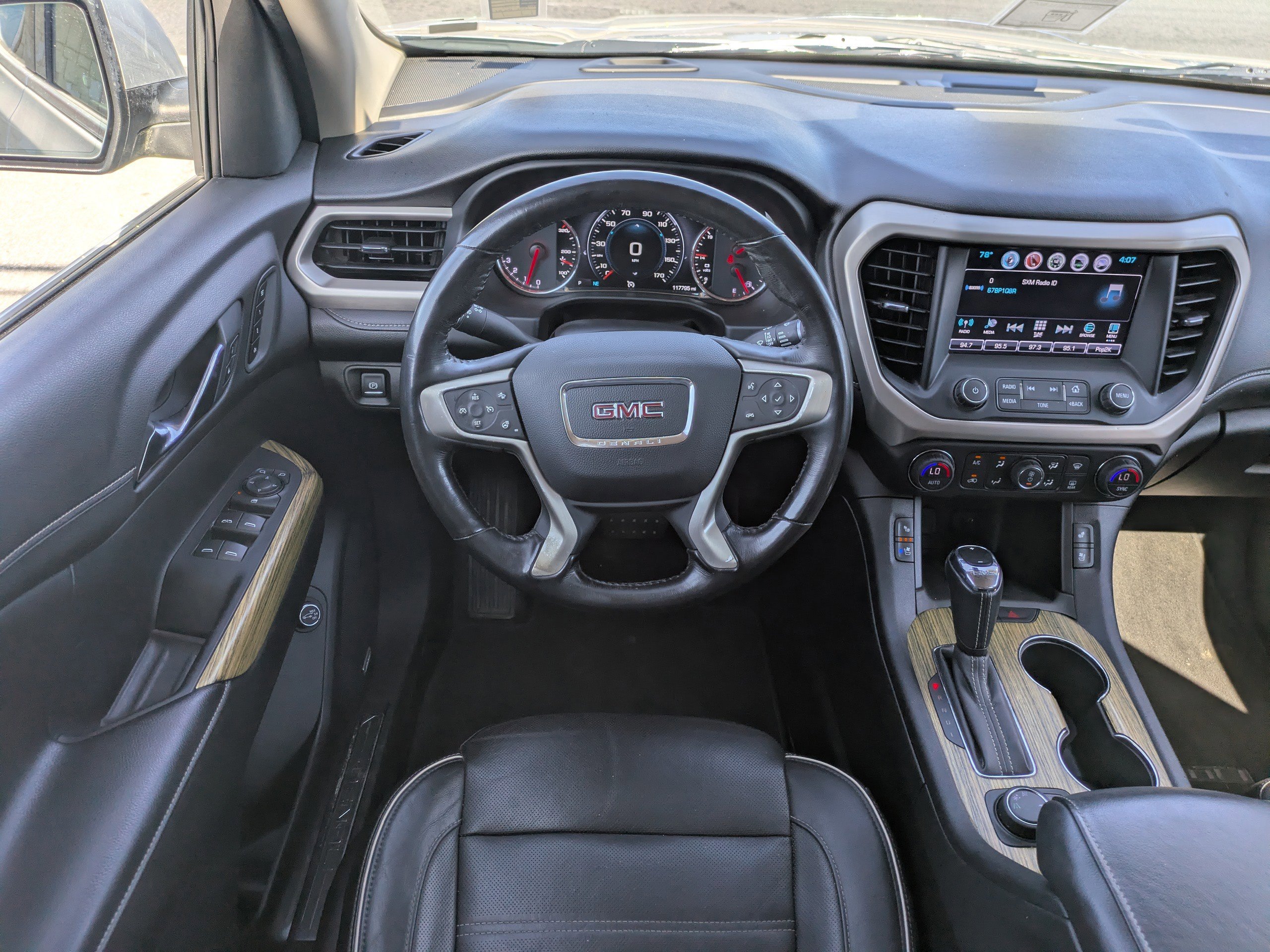 Used 2019 GMC Acadia Denali image 13