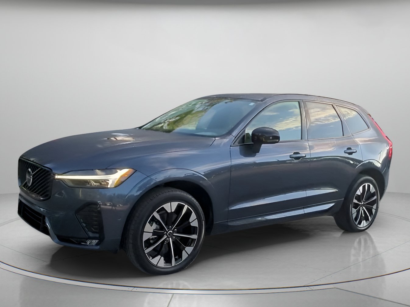 Used 2026 Volvo XC60 B5 Plus AWD/4WD image 13