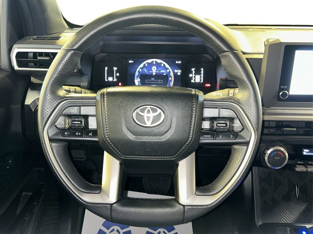 Used 2025 Toyota 4Runner SR5 AWD/4WD image 28