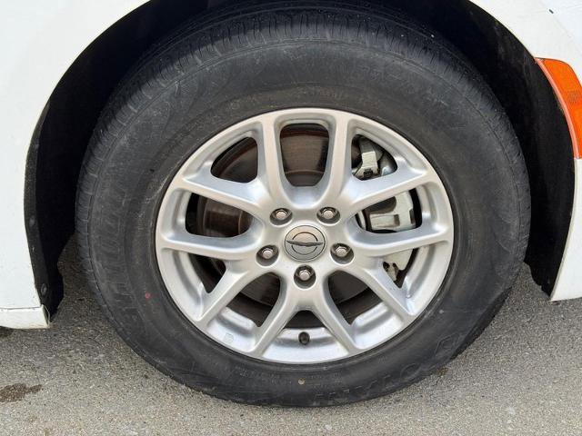 Used 2022 Chrysler Voyager LX FWD image 7