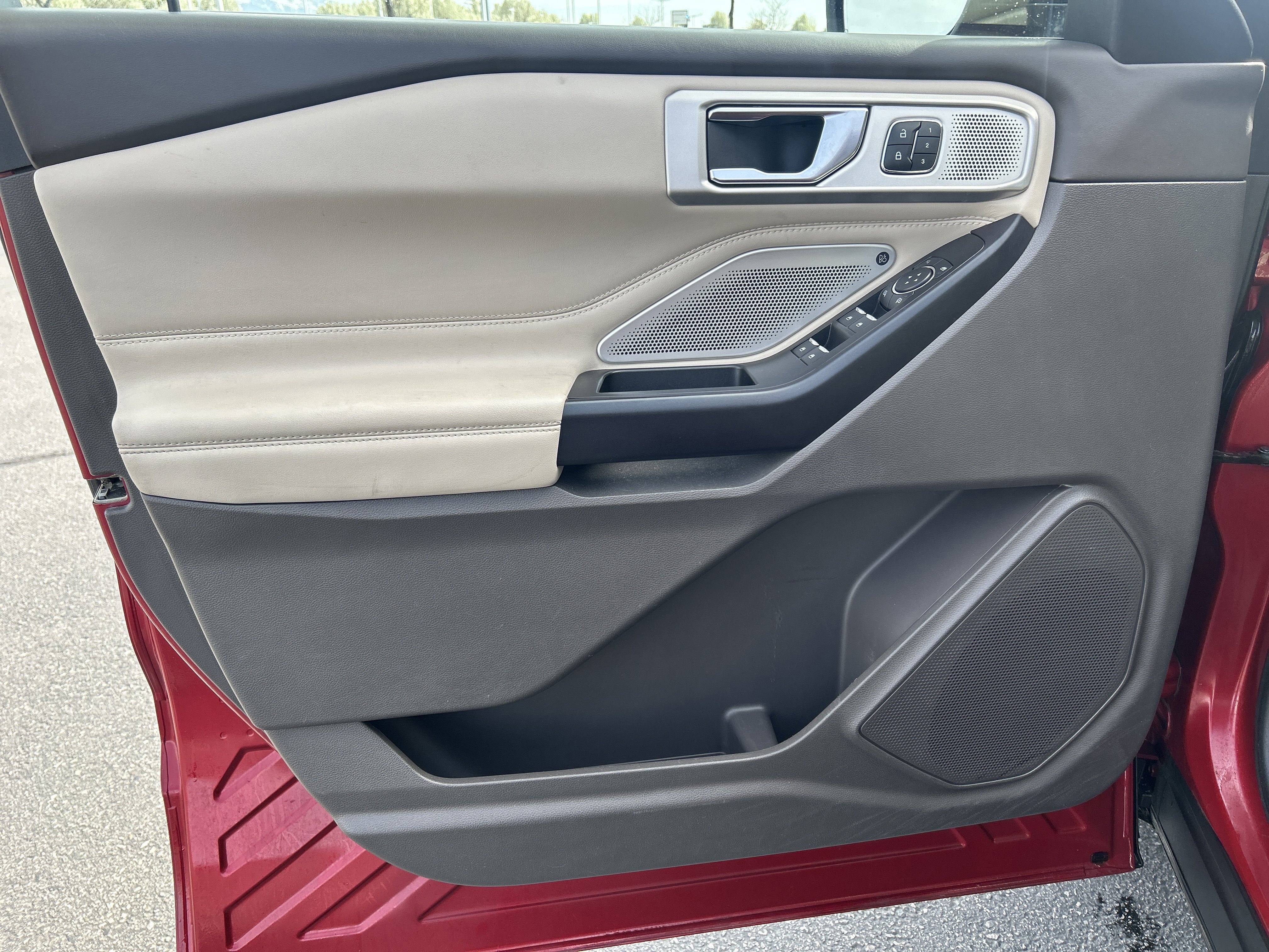 Certified 2020 Ford Explorer Platinum w/ Premium Technology Package image 15