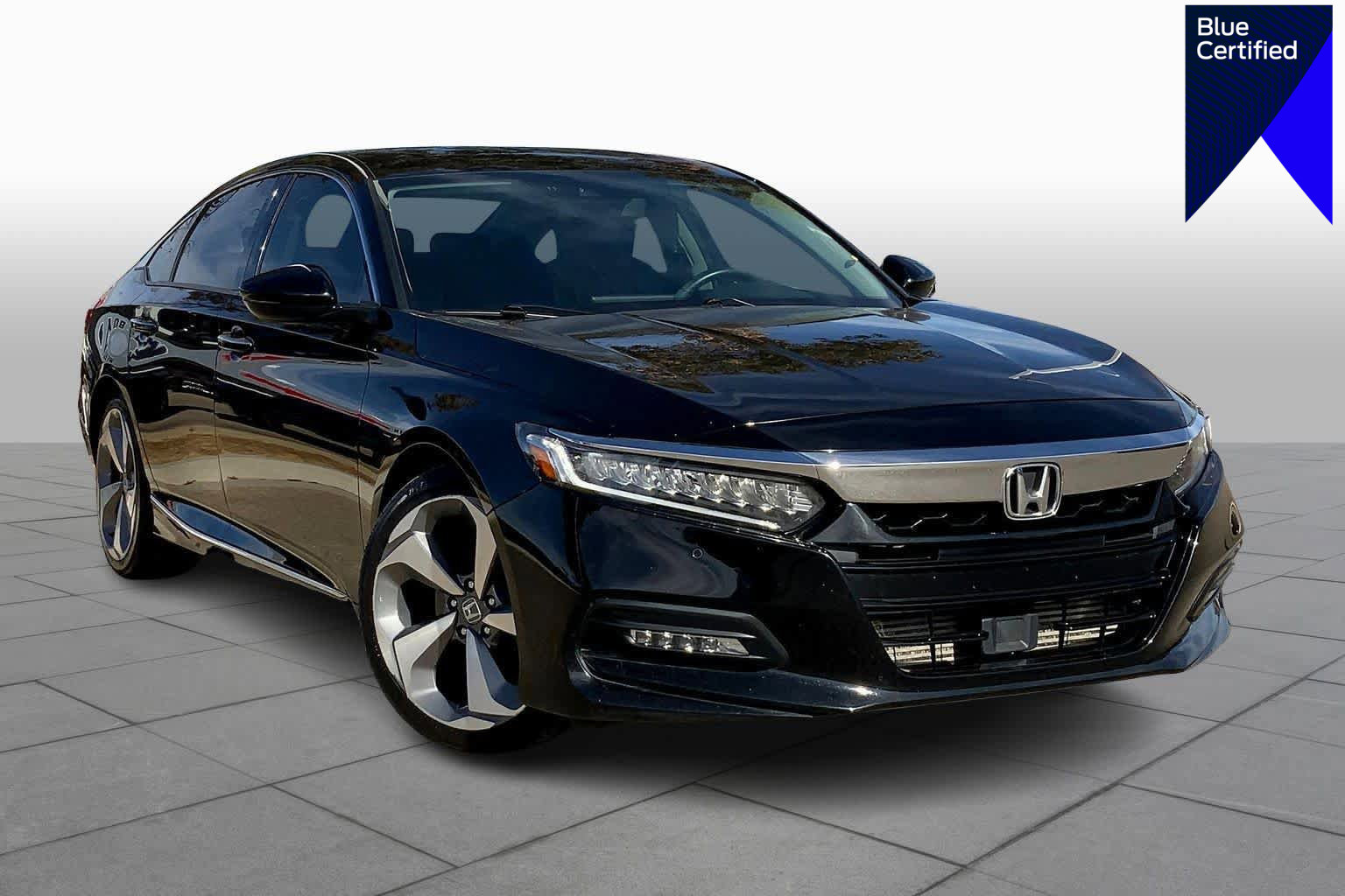 Used 2018 Honda Accord Touring image 1