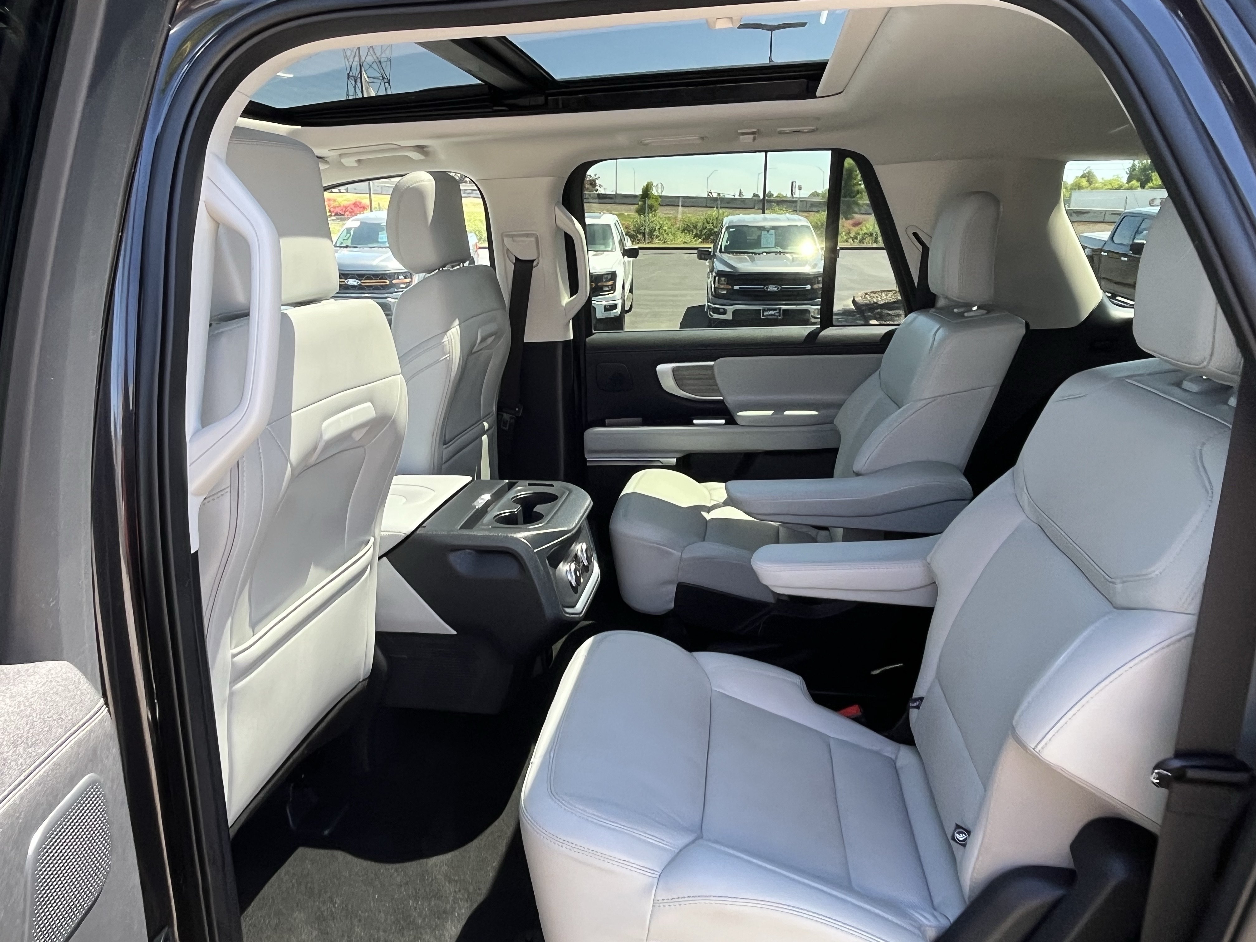 Certified 2025 Ford Expedition Max Platinum w/ Driver's Package AWD/4WD image 11