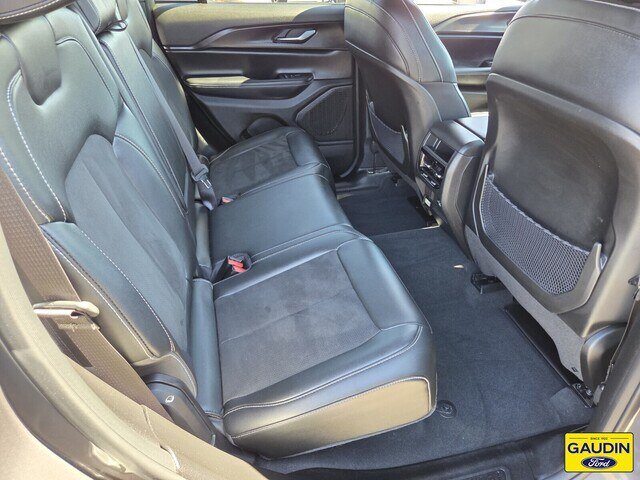 Used 2024 Jeep Grand Cherokee Altitude AWD/4WD image 15