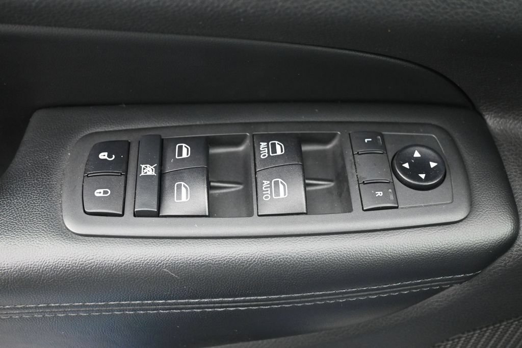 Used 2020 Jeep Grand Cherokee Laredo AWD/4WD image 18