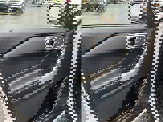 Certified 2022 Ford Explorer XLT w/ Equipment Group 202A image 11