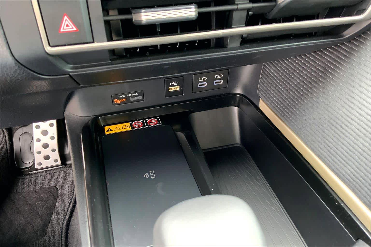 Used 2025 Toyota Camry SE w/ Convenience Package FWD image 35