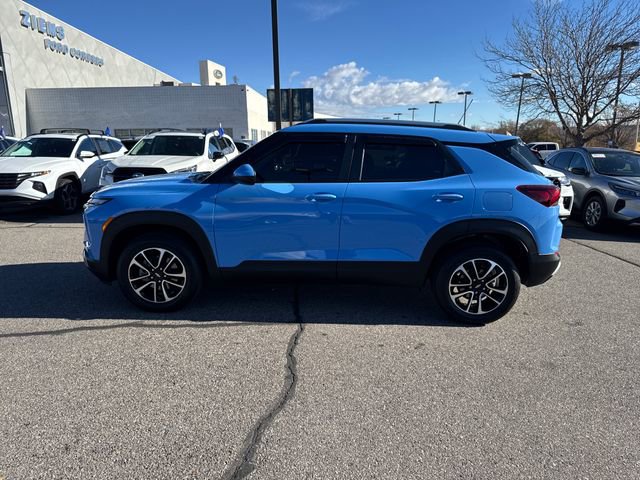 Used 2024 Chevrolet TrailBlazer LT w/ LT Cold Weather Package image 2