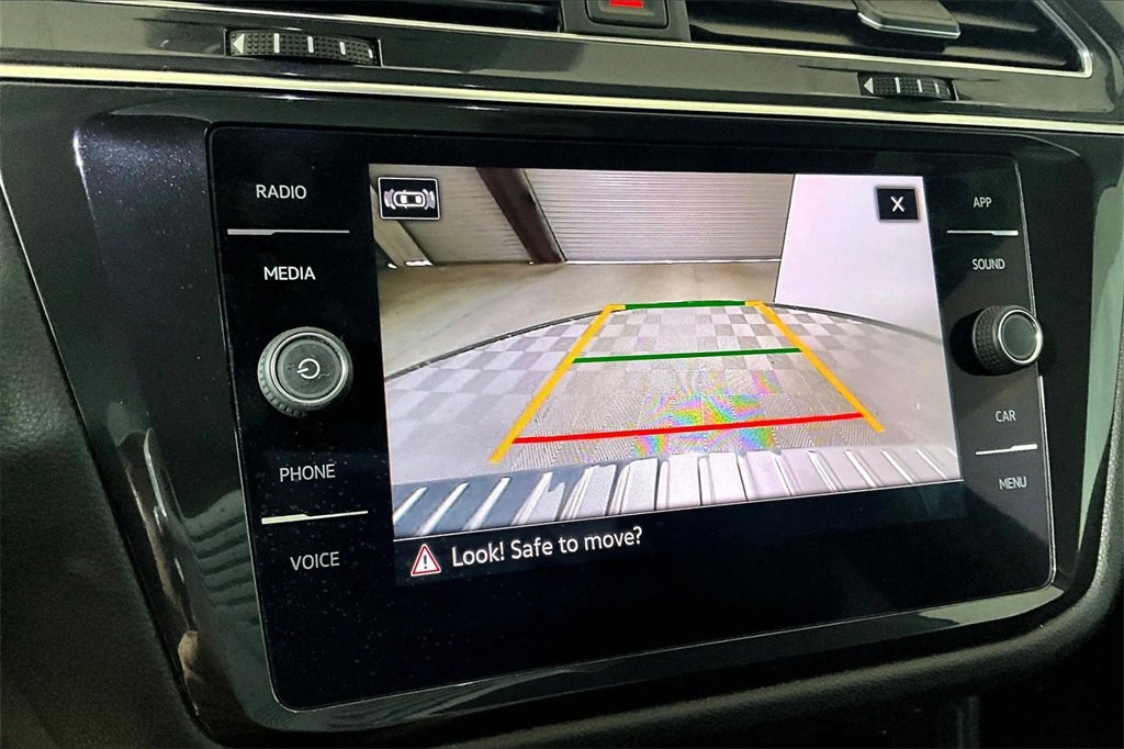 Used 2022 Volkswagen Tiguan SE image 17