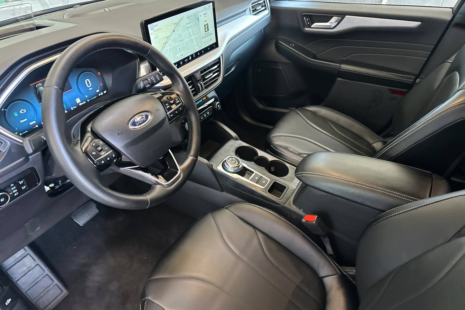 Certified 2025 Ford Escape SE w/ PHEV Premium Package FWD image 9