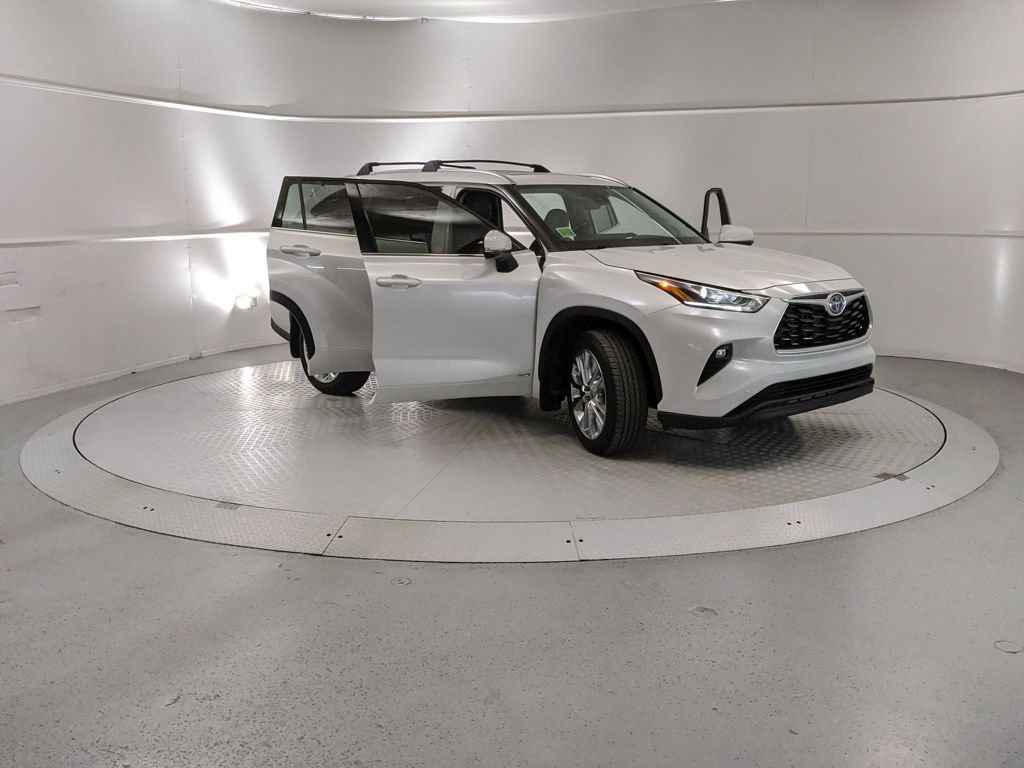 Used 2023 Toyota Highlander Limited image 7