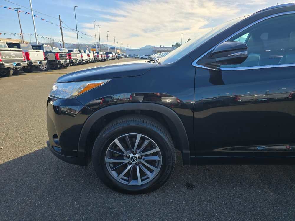 Used 2018 Toyota Highlander XLE image 18