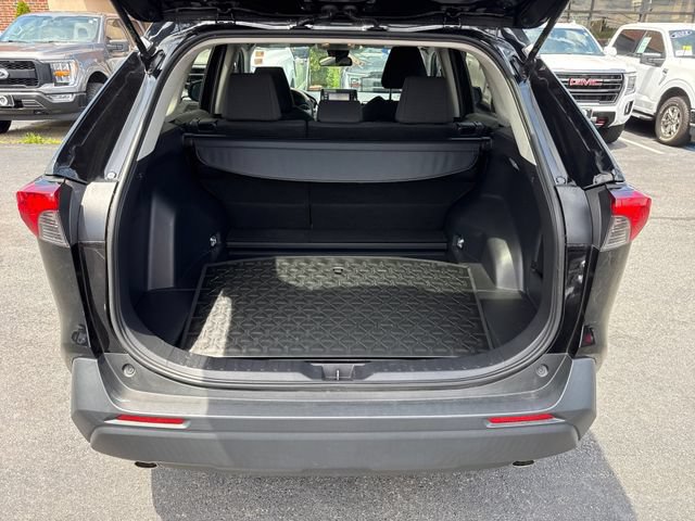 Used 2019 Toyota RAV4 LE AWD/4WD image 14