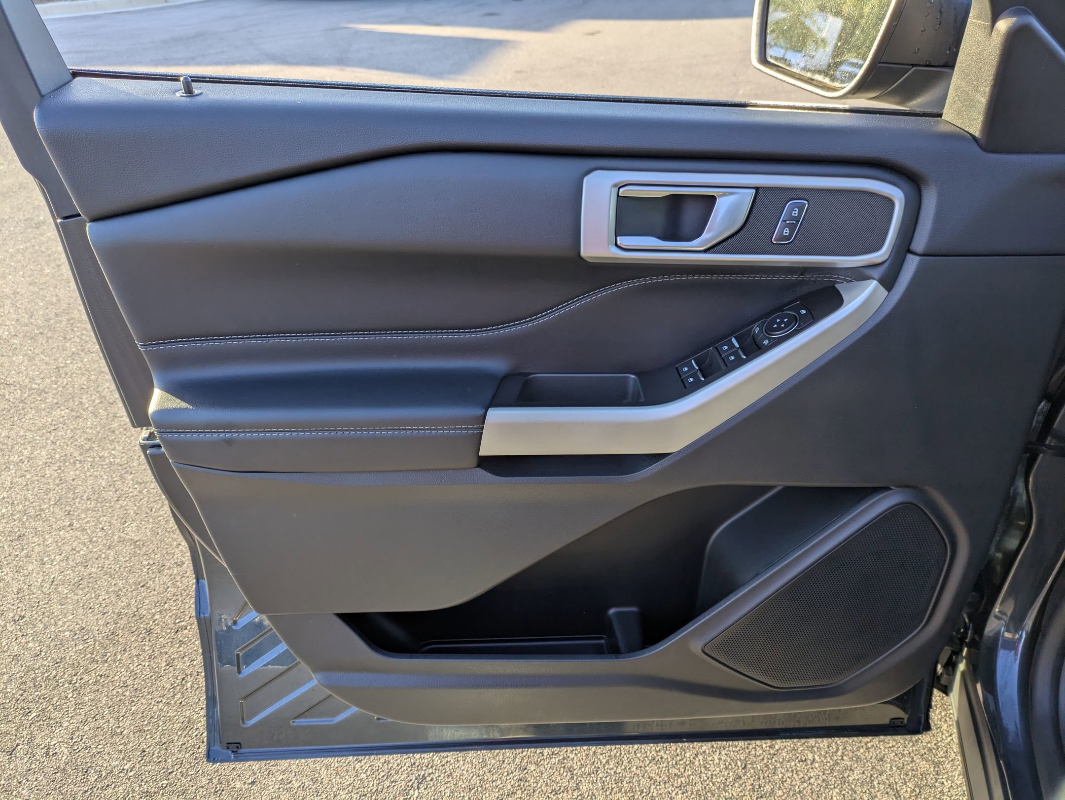 Certified 2022 Ford Explorer XLT w/ Equipment Group 202A image 14