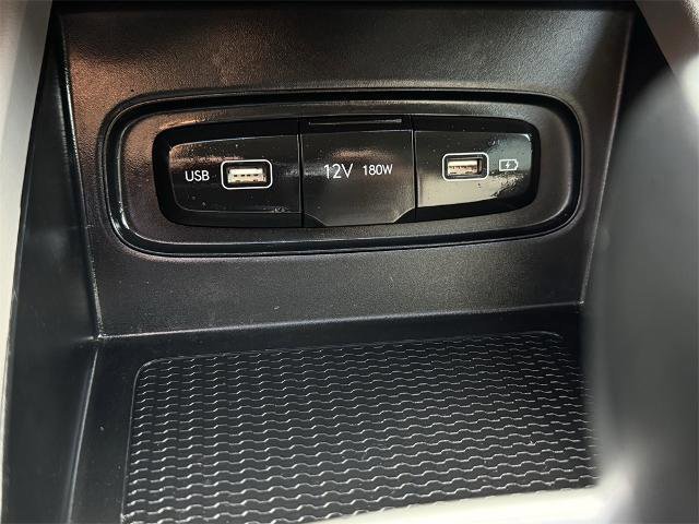 Used 2022 Hyundai Venue SEL w/ Cargo Package image 25