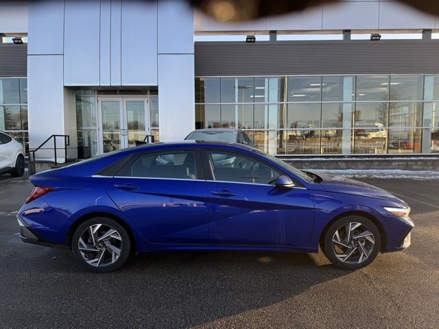 Used 2024 Hyundai Elantra SEL w/ Convenience Package image 35