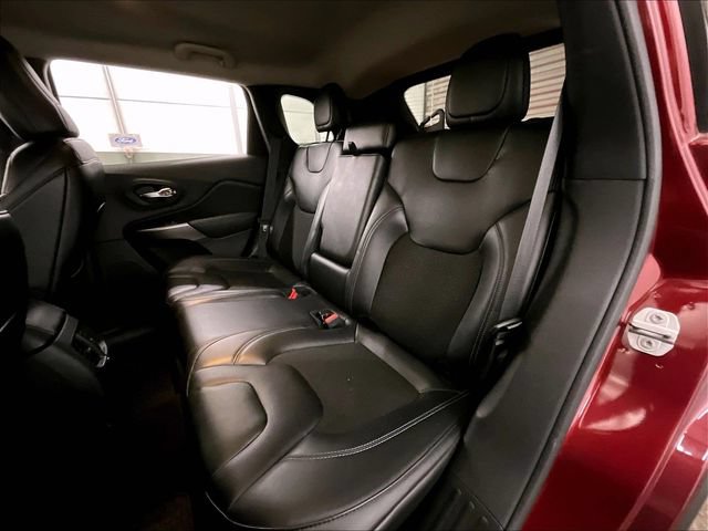 Used 2020 Jeep Cherokee Latitude Plus AWD/4WD image 25