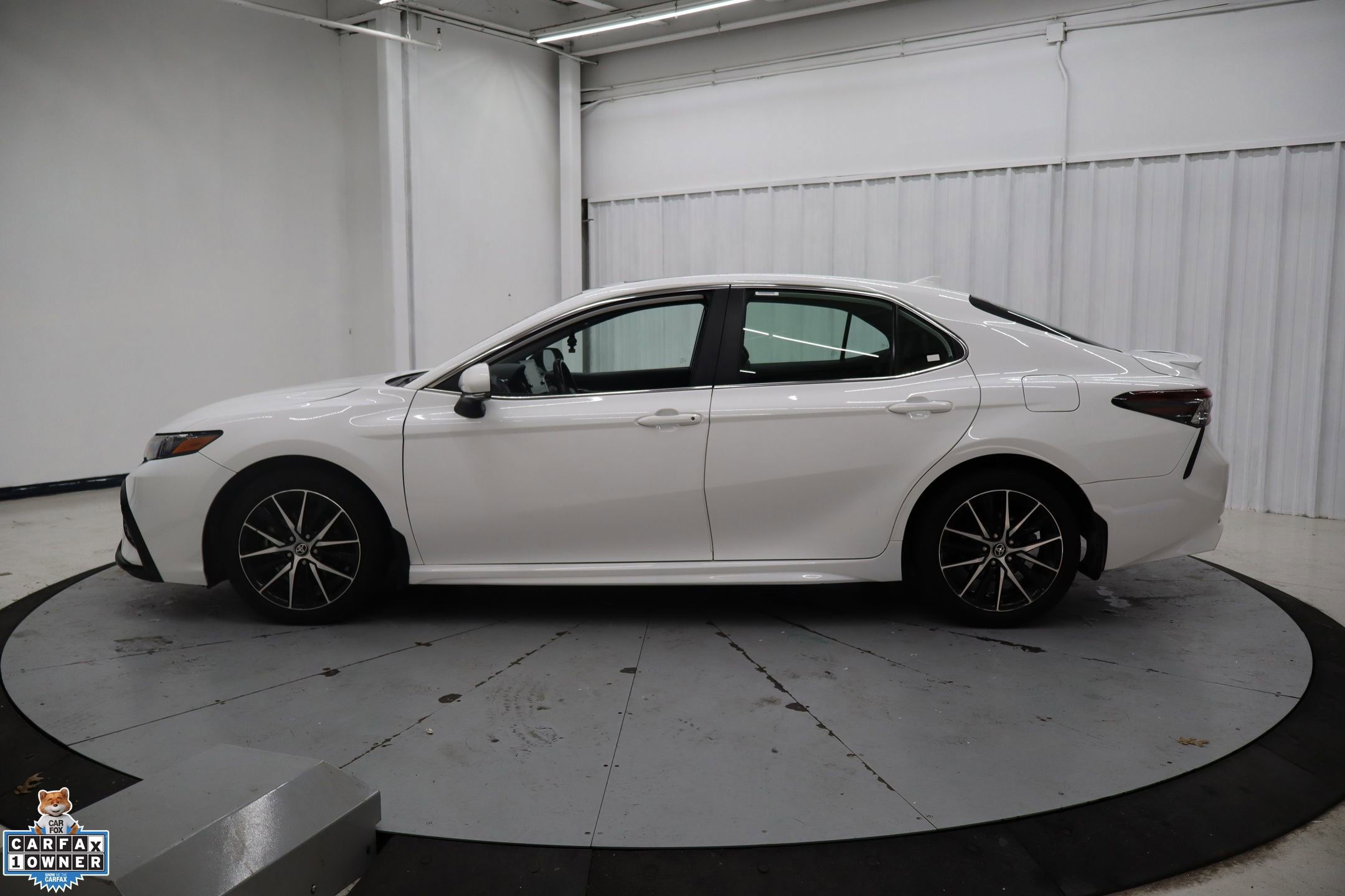 Used 2024 Toyota Camry SE w/ Cold Weather Package image 4