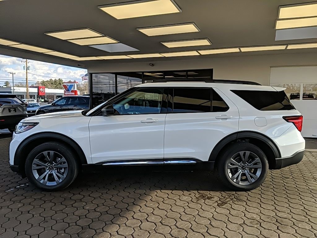 Certified 2025 Ford Explorer Active w/ Active Comfort Package image 6