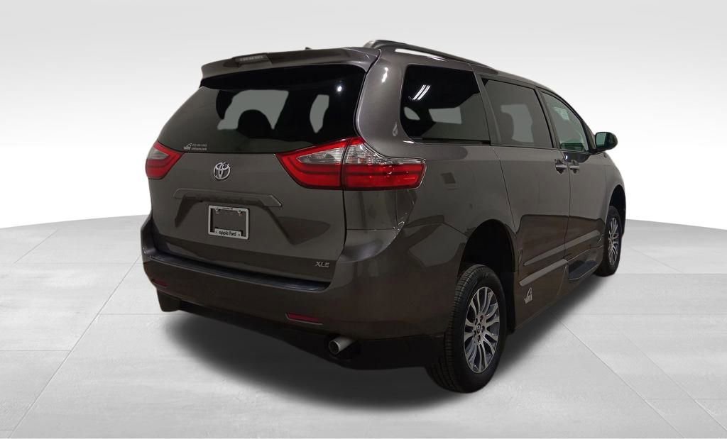 Used 2020 Toyota Sienna XLE image 4