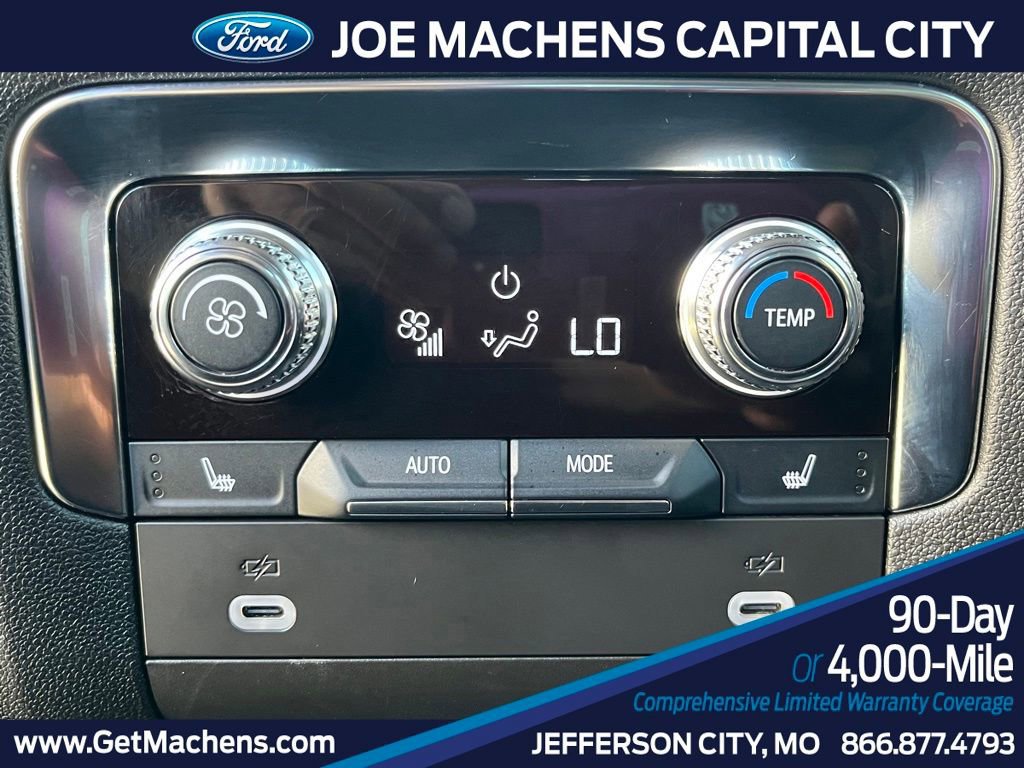 Used 2024 GMC Yukon SLT w/ SLT Luxury Package image 12