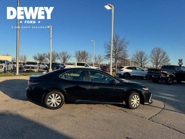 Used 2022 Toyota Camry LE image 6