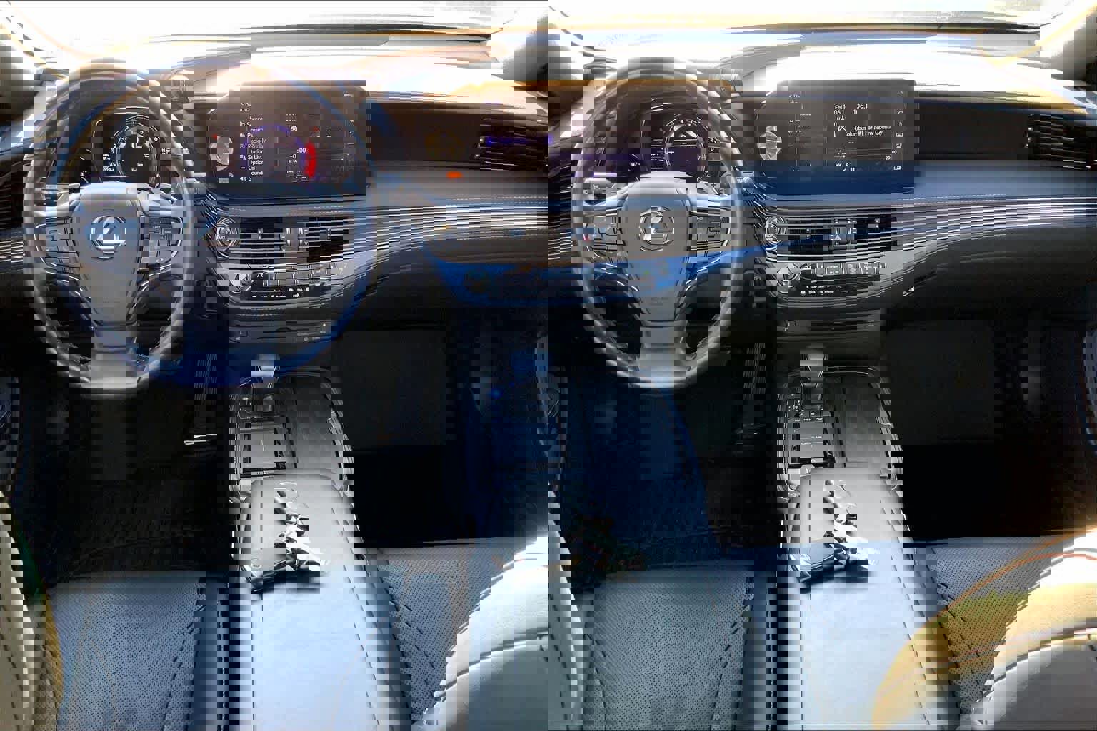 Used 2021 Lexus LS 500 w/ Accessory Package (Z2) image 15