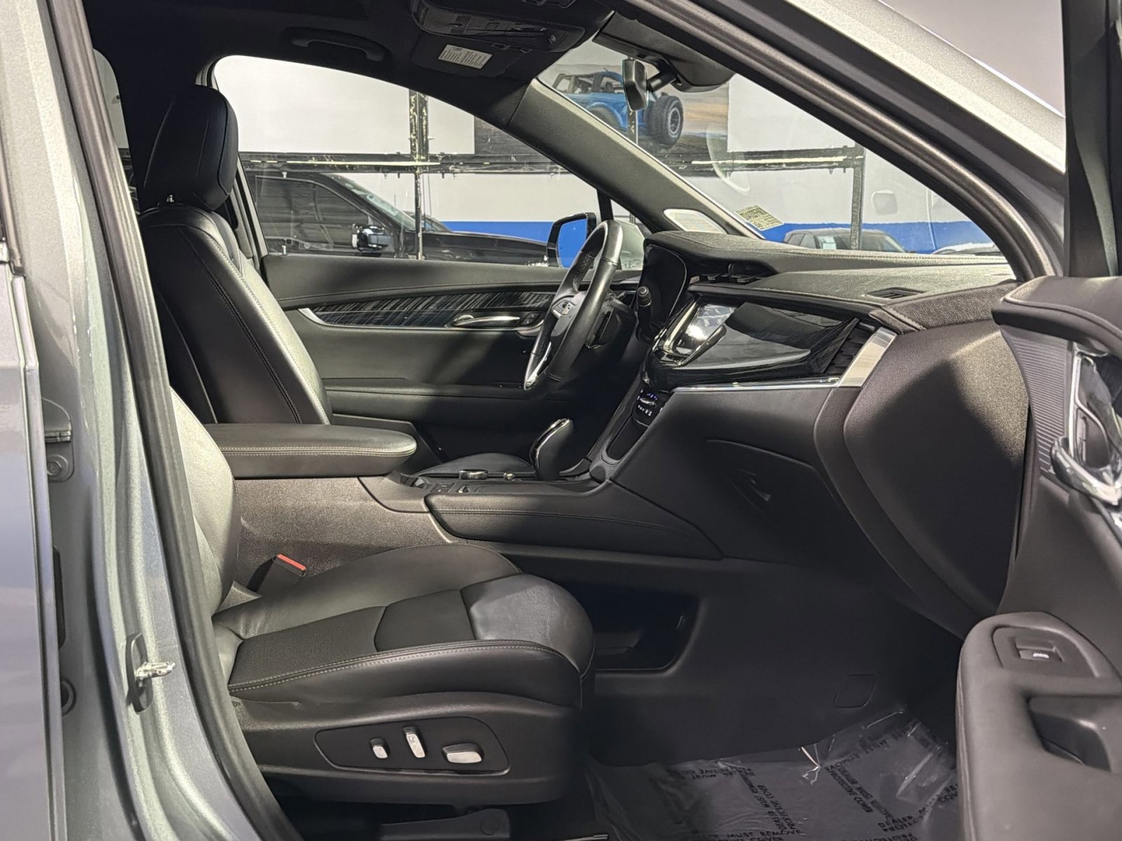 Used 2023 Cadillac XT6 Premium Luxury AWD/4WD image 31