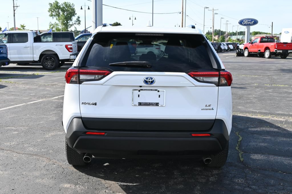 Used 2021 Toyota RAV4 LE AWD/4WD image 10