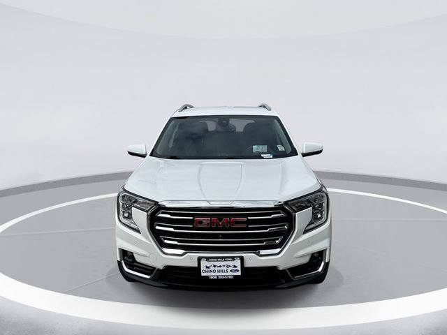 Used 2022 GMC Terrain SLT w/ Infotainment Package II FWD image 2