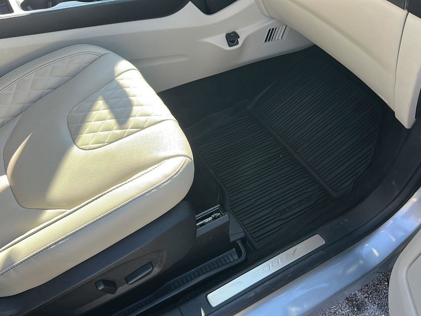 Certified 2024 Ford Edge Titanium w/ Equipment Group 301A image 27