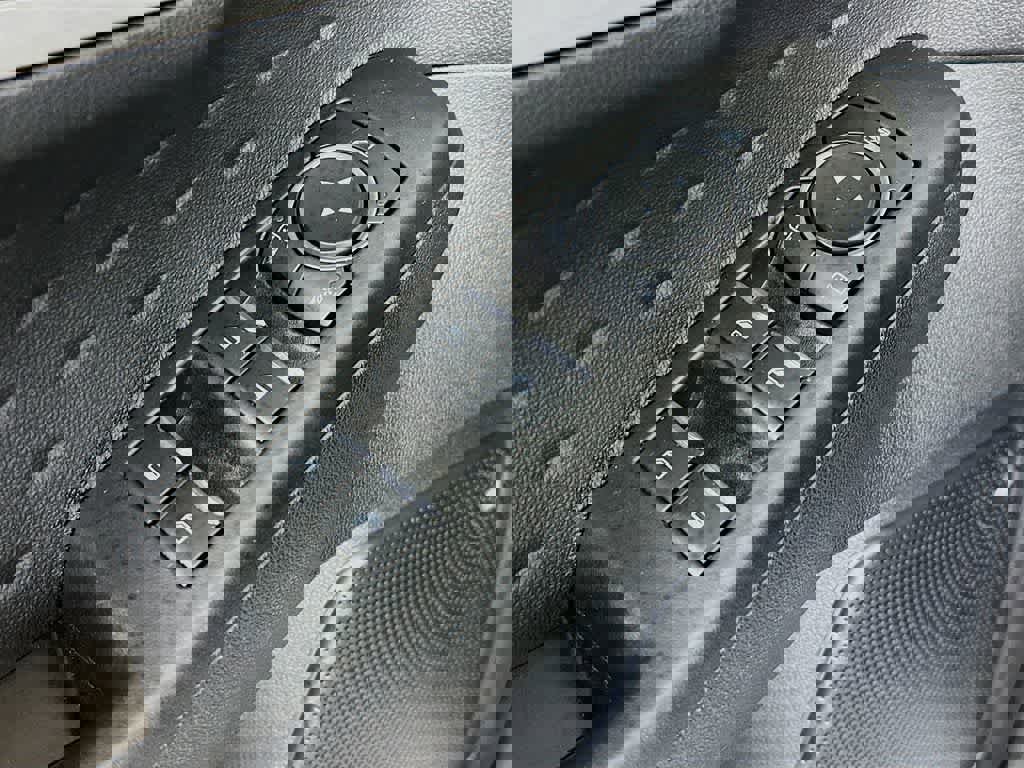 Certified 2020 Ford Escape SE image 33